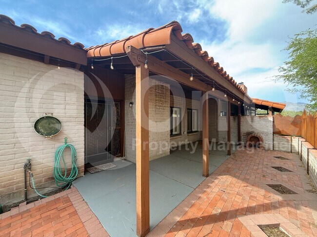 Foto del edificio - 2000 E Campbell Terrace