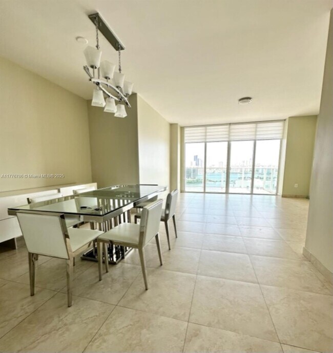 Foto del edificio - 3330 NE 190th St