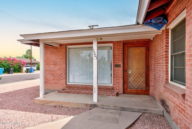 Building Photo - 1301 W Osborn Rd