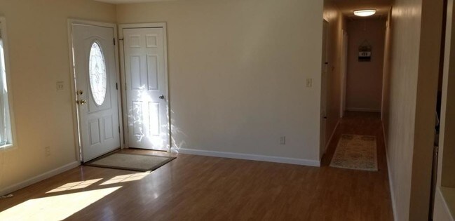 Building Photo - 1236 Bewick Street