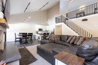 Building Photo - 815 Columbine Rd