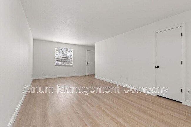 Foto del edificio - 2220 NW 55th Blvd