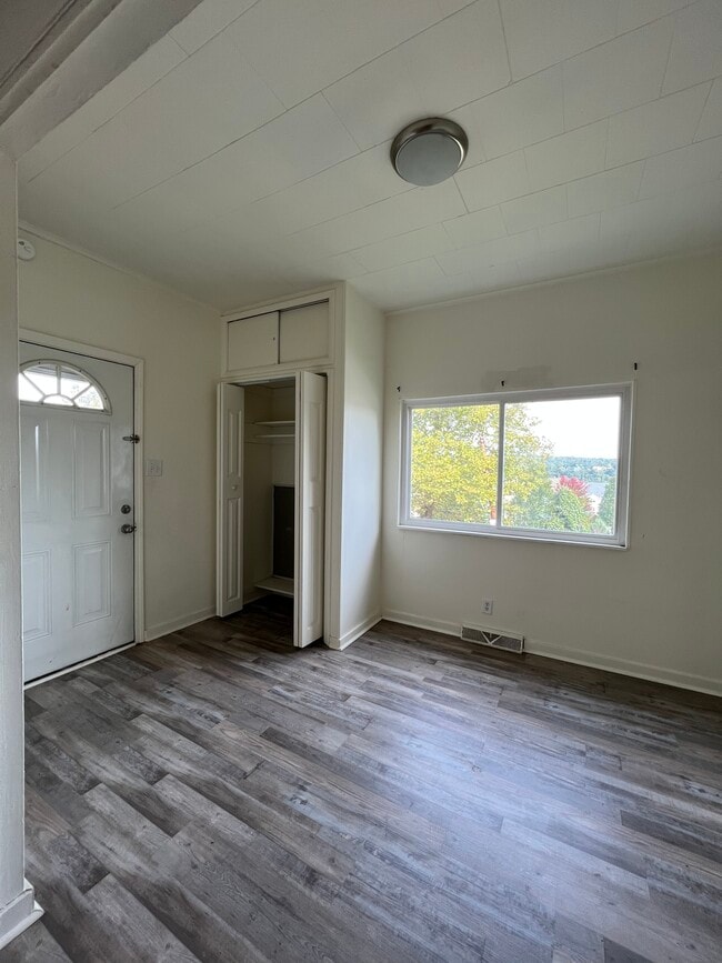 Front bedroom - 616 E 12th Ave