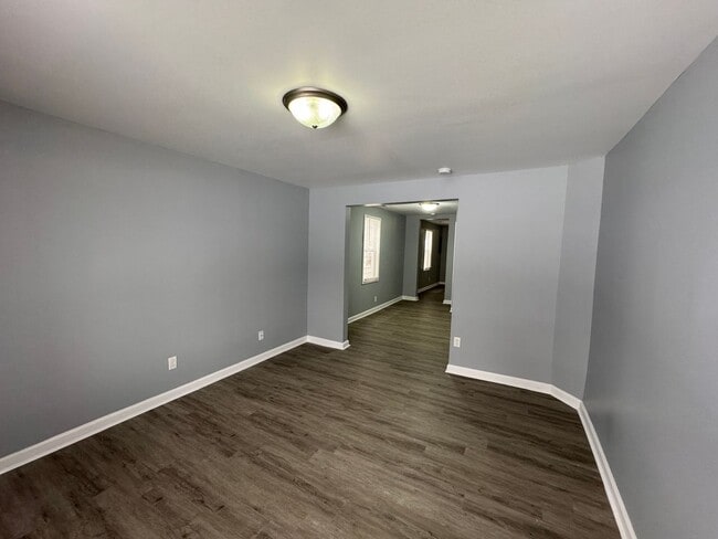 Building Photo - 1129-1131 S Sheffield Avenue