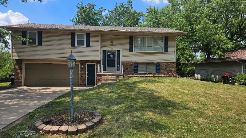 Primary Photo - 1605 W Lincoln Wood Pl