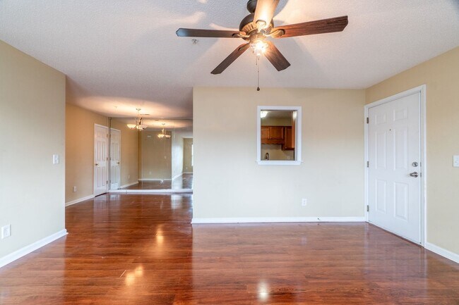 Building Photo - beautiful and cozy 2 bedroom, 2 bathroom a...