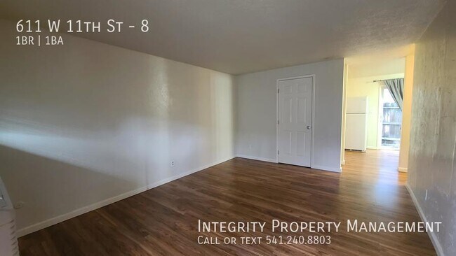 Foto del edificio - 611 W 11th St