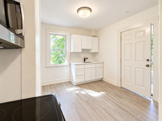 Building Photo - 149 Bussey St