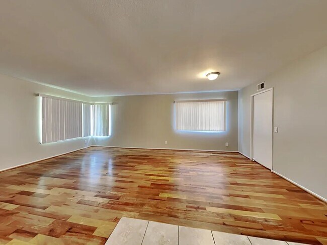 Foto del edificio - 22726 Ingomar St