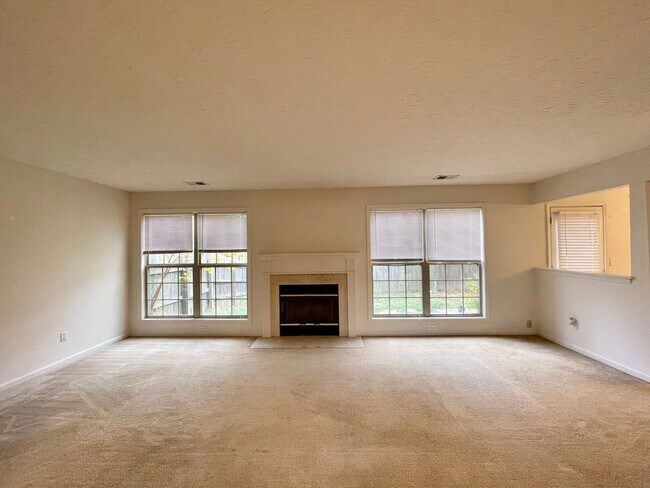 Foto del edificio - COMING SOON! Lovely, Upscale Home! All Ele...