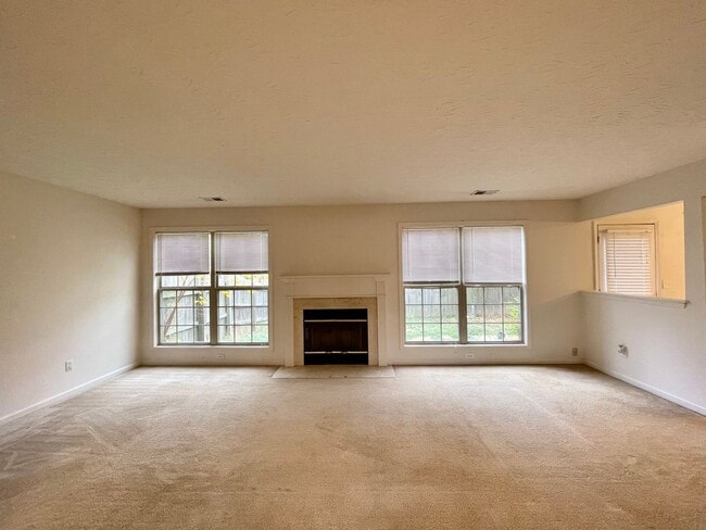 Building Photo - Lovely, Upscale Home! All Electric, Garage, Fenced Backyard; $1,900/Mo with 2 Yr Lease!