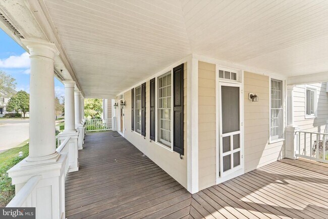 Foto del edificio - 708 Irvine Bank Ln