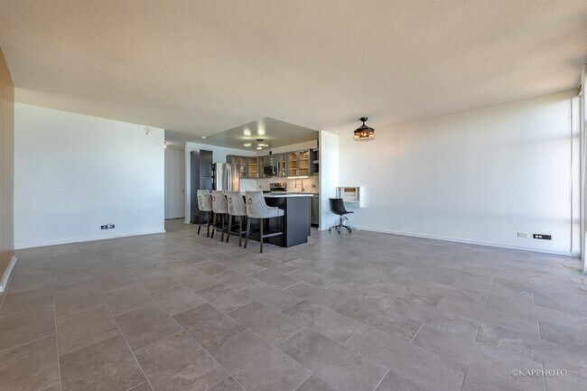 Foto del edificio - 6700 S South Shore Dr