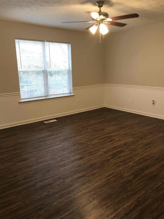 Building Photo - 147 Shadow Wood Dr