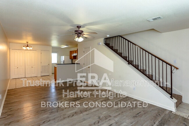 Building Photo - 707 S Amy Ln