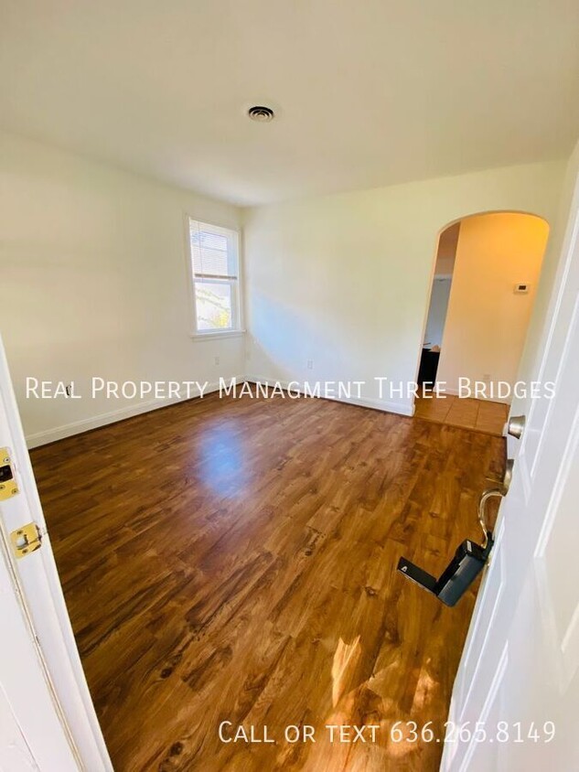 Foto principal - Beautiful 2br/1ba Lindendwood Park Home