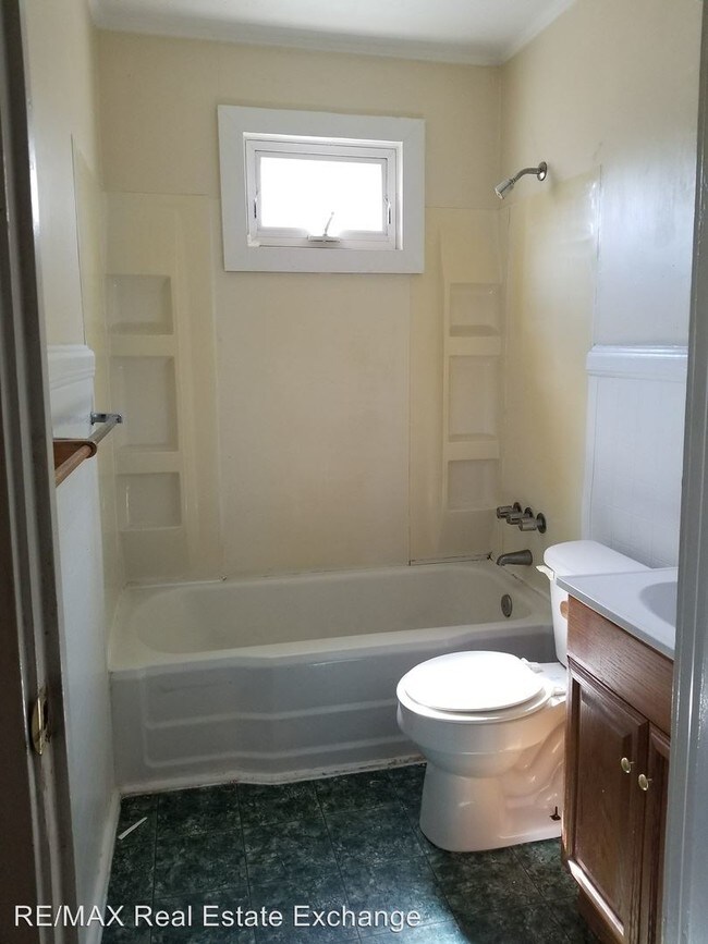 513 E 14th St, Lumberton, NC 28358 Condo for Rent in Lumberton, NC