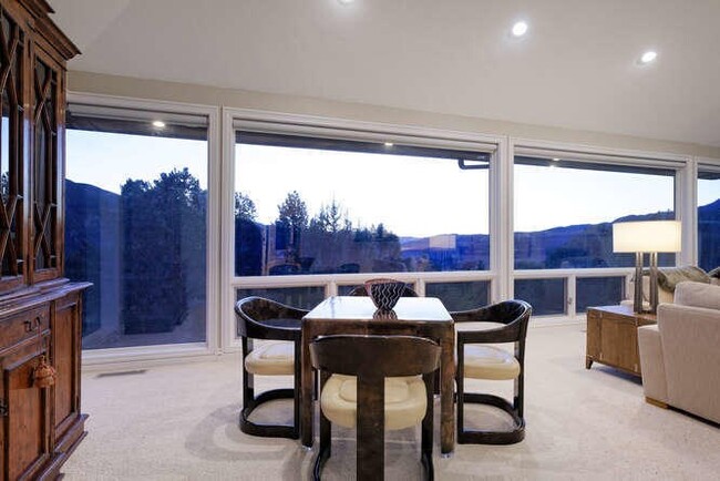 Foto del edificio - Luxury Estate in Holland Hills