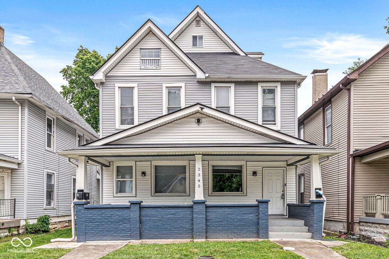 Foto principal - 2345 N Kenwood Ave