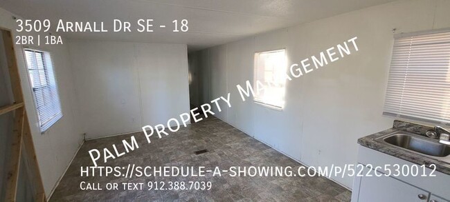 Building Photo - 2 bedroom, 1 bathroom single home in the O...