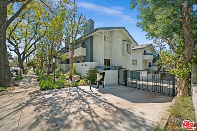 Building Photo - 353 S Marengo Ave
