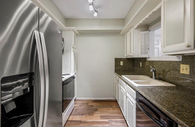 Building Photo - 1311 Antoine Dr