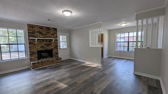 Building Photo - 4704 Ray Dr