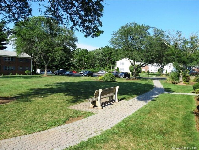 Building Photo - 18 Colonial Dr