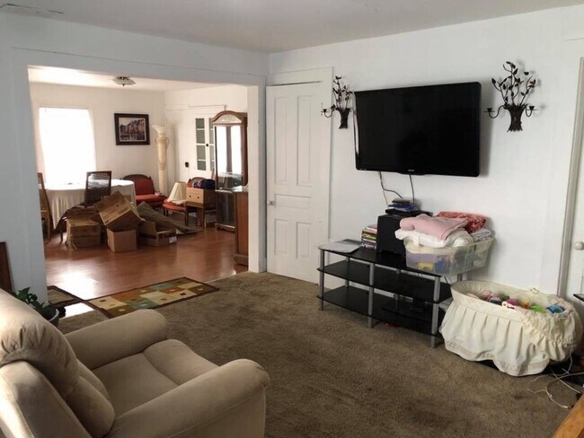 Building Photo - 3816 K Dr S