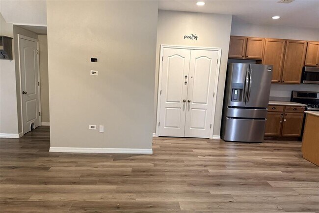 Foto del edificio - 5573 Rutherford Pl