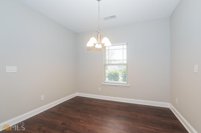 Building Photo - 600 Stevens Pl