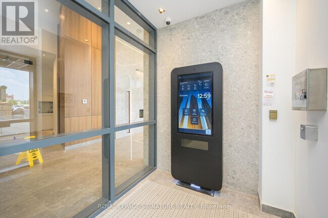 Building Photo - 509 Dundas St W