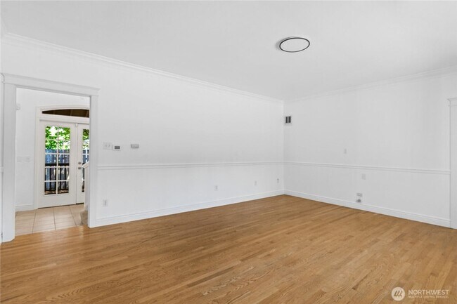Foto del edificio - 4 bed/ 3 bath house in Kirkland!
