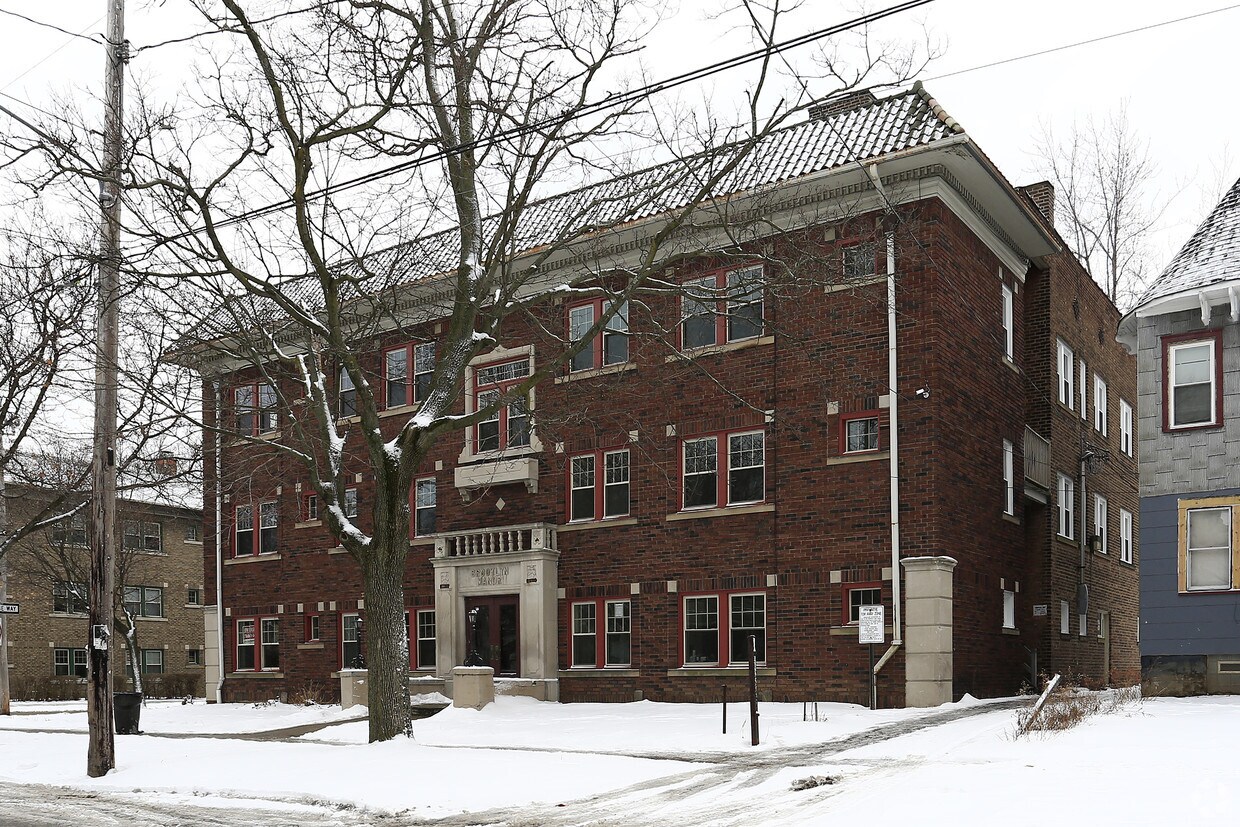 Primary Photo - Brooklyn Manor