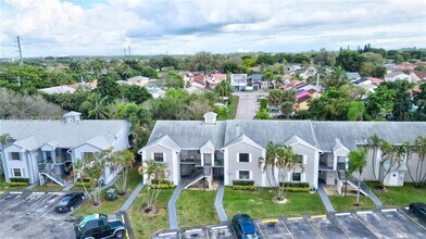 Building Photo - 905 N Franklin Ave