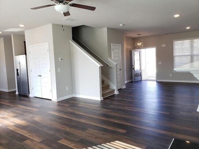 Foto del edificio - 210 Cornwell Wy