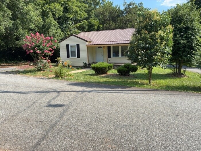 Foto principal - 715 Delia St