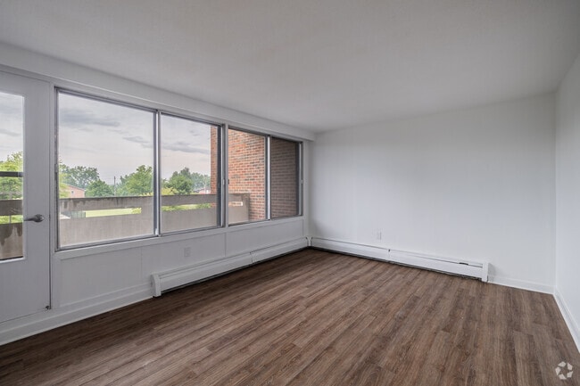 1 chambre, 1 salle de bain - Salon - Deschenes Court - Moodie - Accora Village