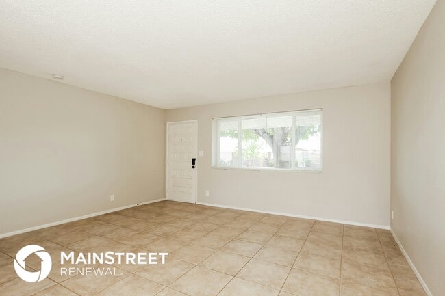 Building Photo - 2528 W Bloomfield Rd