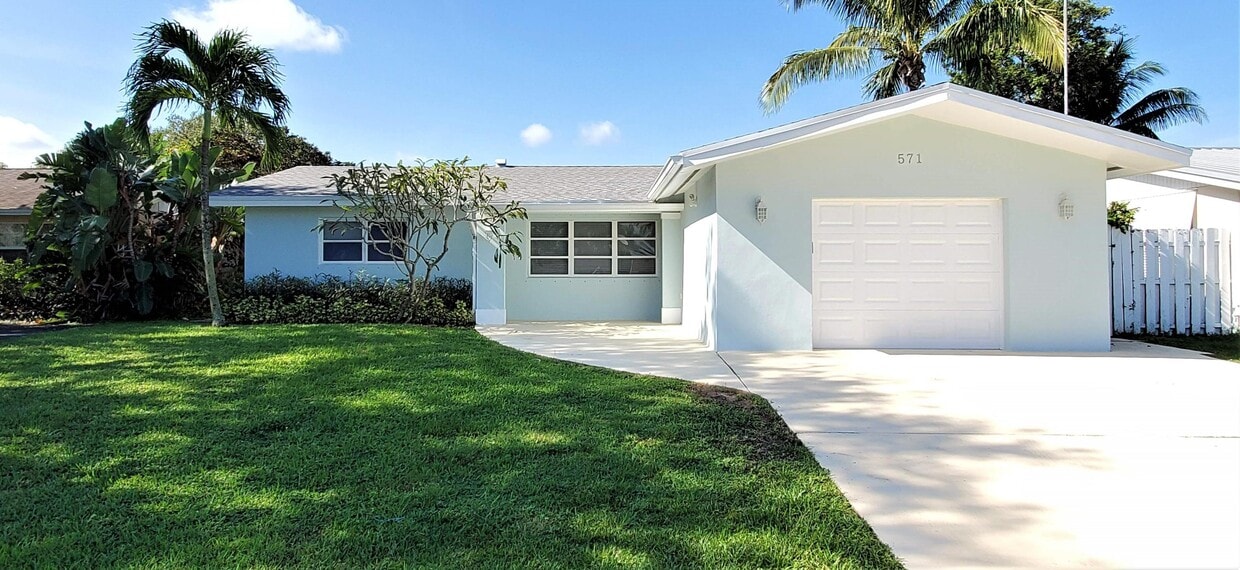 Primary Photo - 571 Riverside Dr