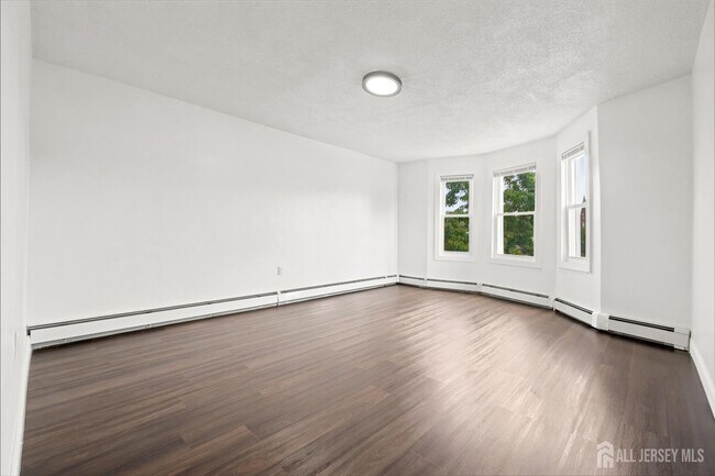 Foto del edificio - 198 New Brunswick Ave