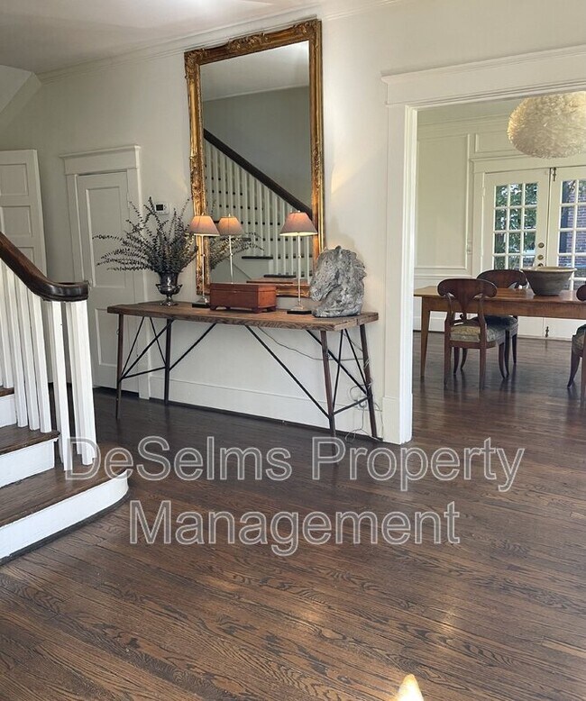 Photo - 704 Timber Ln House