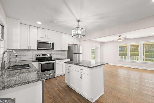 Building Photo - Beautifully Renovated Single Family Home