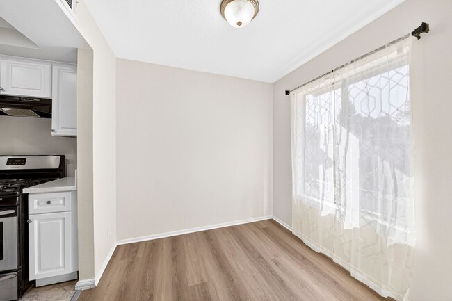 Building Photo - 2324 Lillyvale Ave