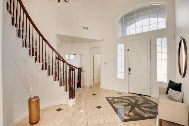 Foto del edificio - 230 Hawkcrest Cir