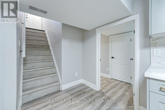 Photo du bâtiment - 1344 Waverley Crescent