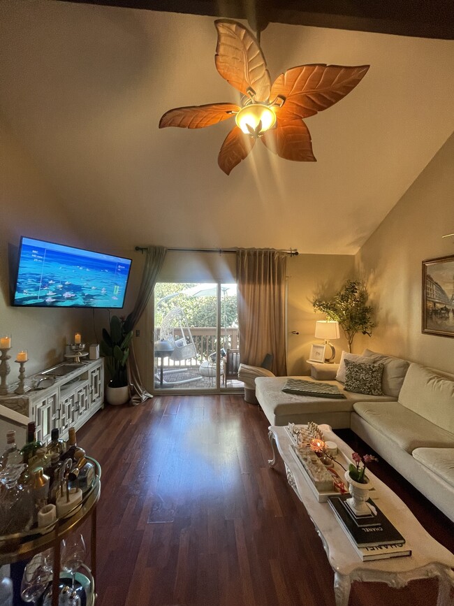 Open floor plan with great natural light. - 361 Orange Blossom