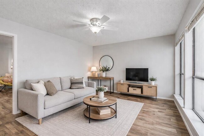Foto del edificio - 3115 Helms St