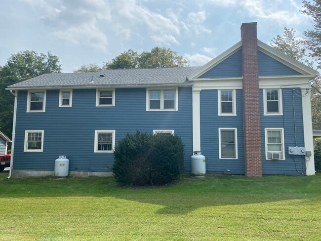 Building Photo - 231 River Dr