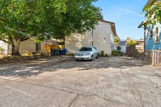 Building Photo - 7423-7427-7427 N Williams Ave